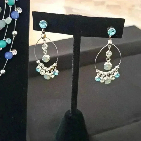 NECKLACE AND EARRINGS SET - Picture 3 of 4